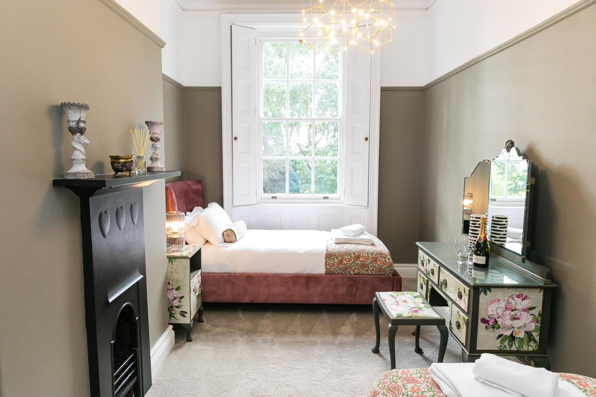 Hillthorpe Manor By Maison Parfaite - Large Country House With Hot Tub بونتفراكت المظهر الخارجي الصورة